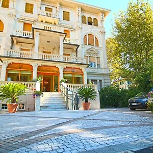 https://il-giardino-di-albaro.hotelitalianriviera.com